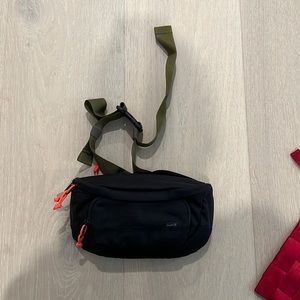 Roark belt bag